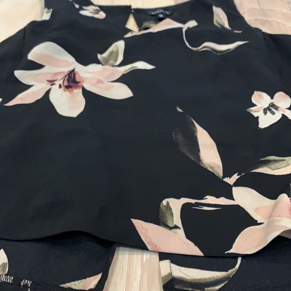 Dynamite V-neck tank with lace back - Size small - Picture 3 of 8